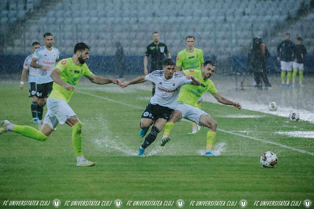 U” Cluj învinge în 10 oameni FC Hermannstadt, la revenirea pe Cluj Arena