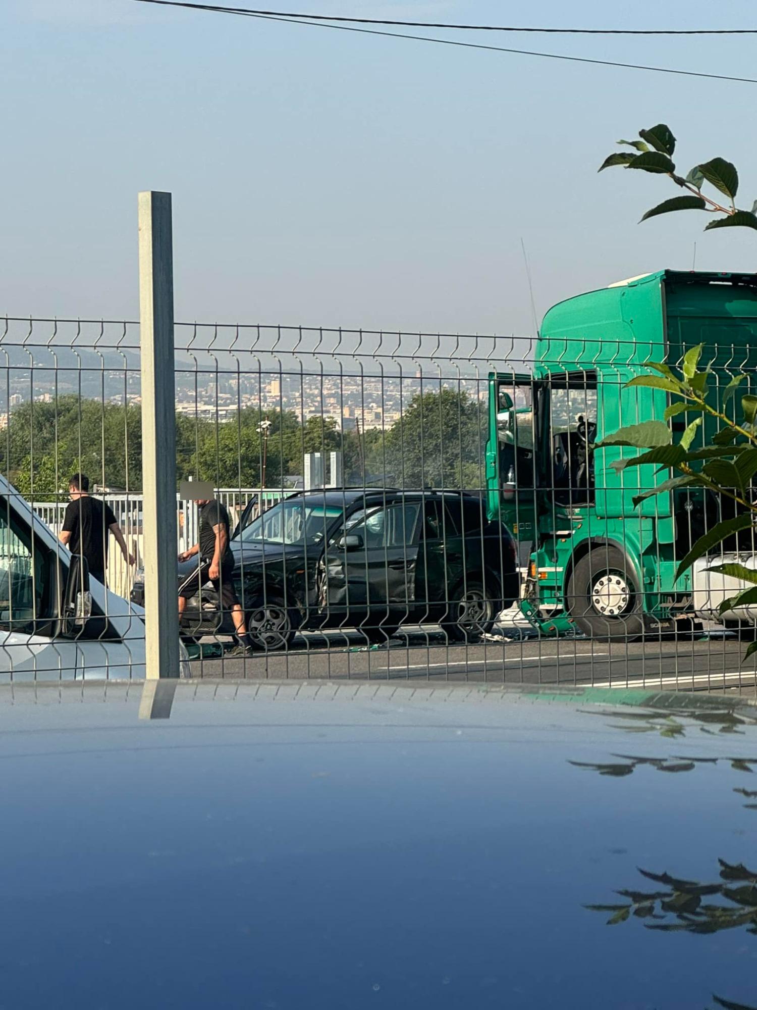 accident-masina-tir.jpg