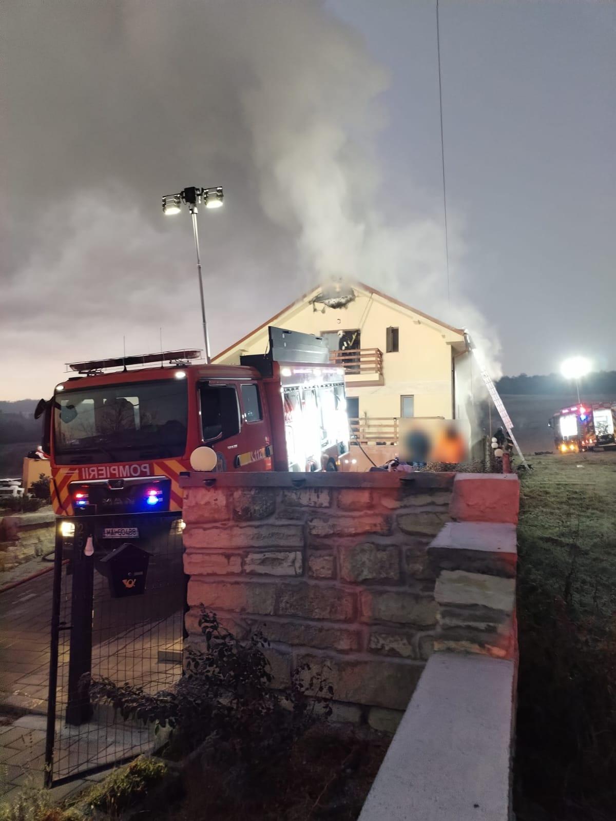 incendiu casa lujendiu cornescti.jpg