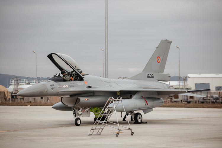 6  Un nou lot de aeronave F-16 la Câmpia Turzii - foto Alexandru Aioanei.jpg