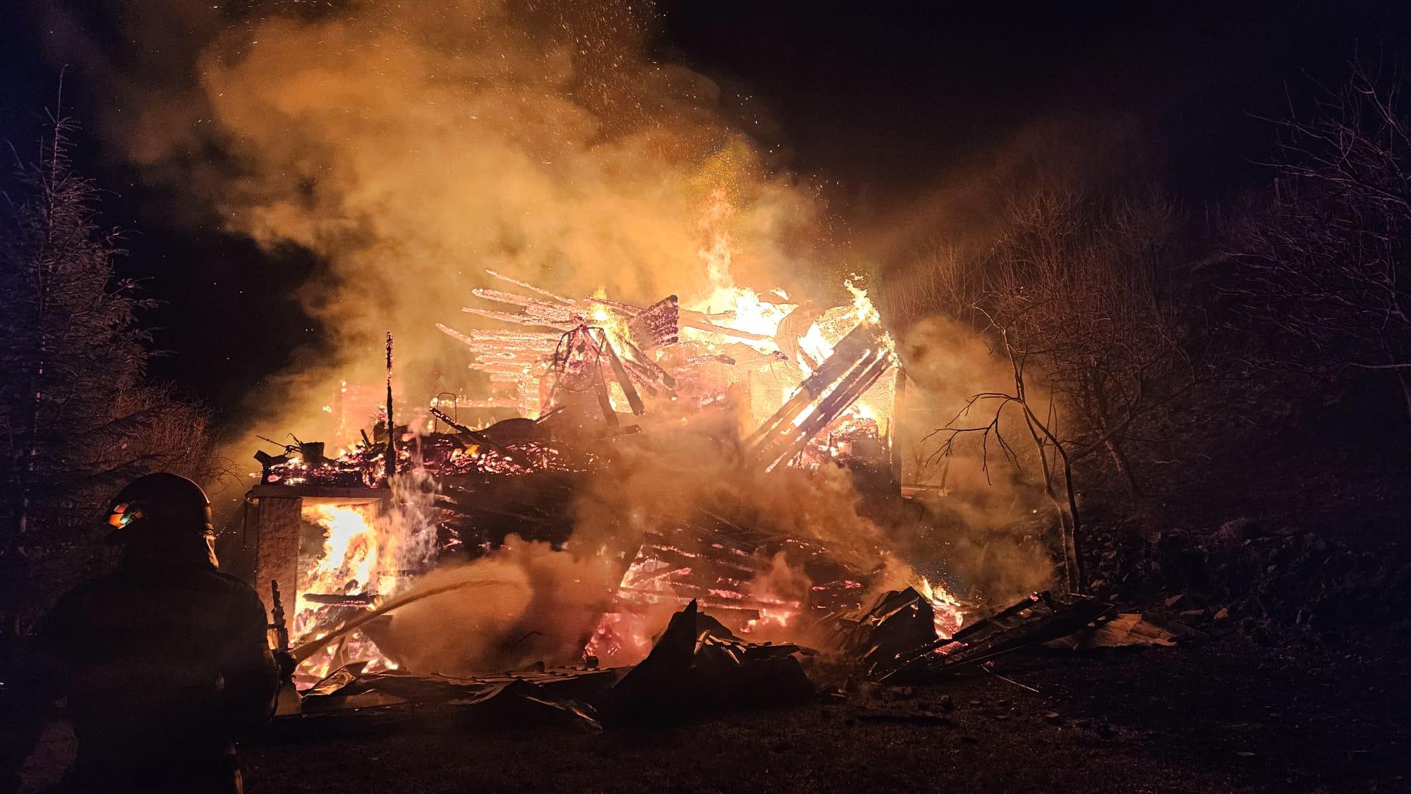 incendiu cabana 2.jpg