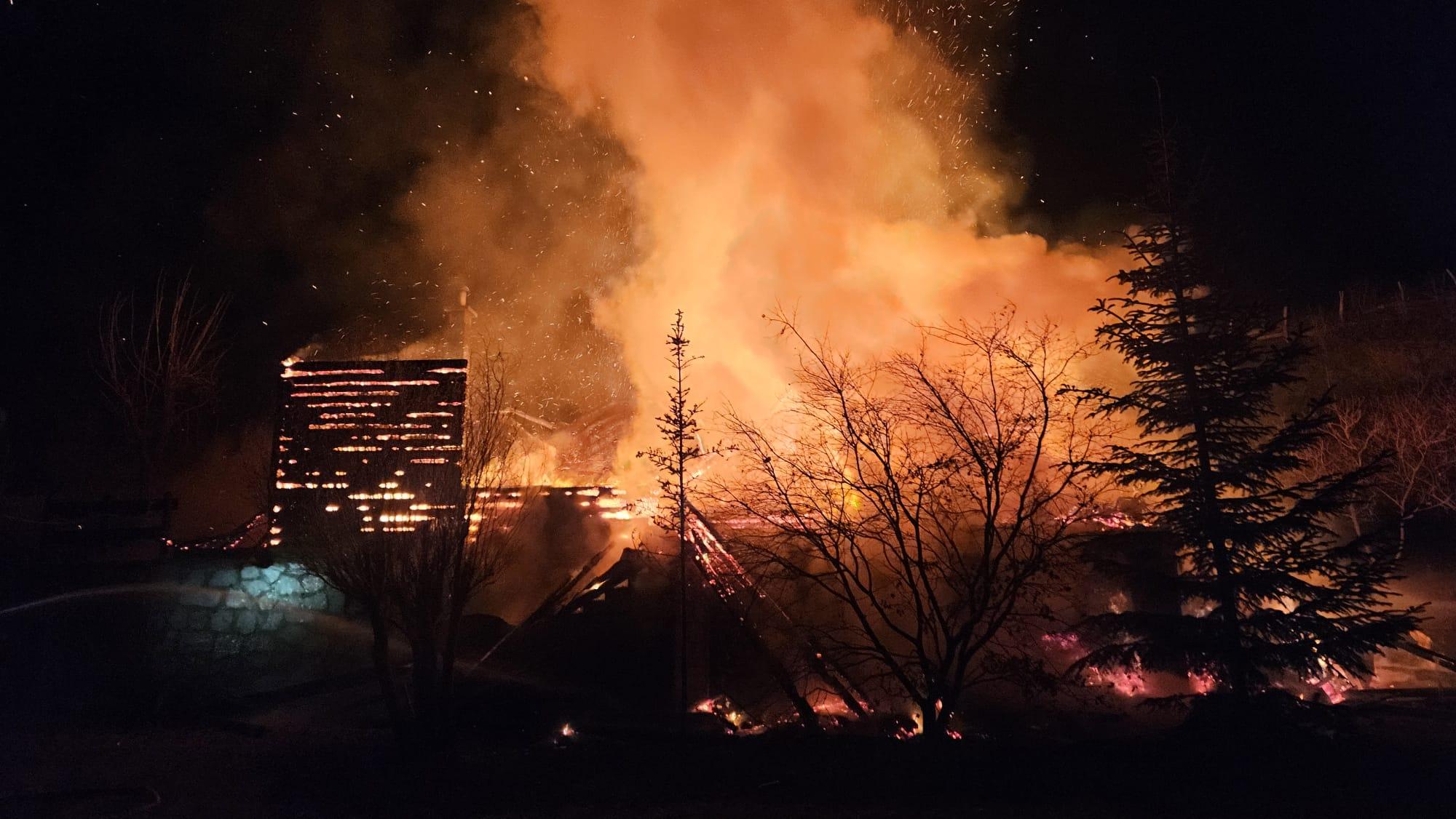 incendiu cabana 1.jpg