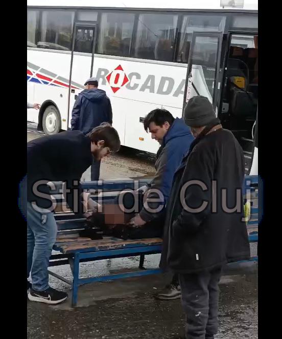 femeie autogara 3 masca stiridecluj.png