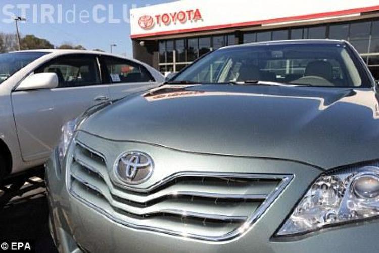 Oficialii americani le cer soferilor sa nu mai conduca masinile marca Toyota