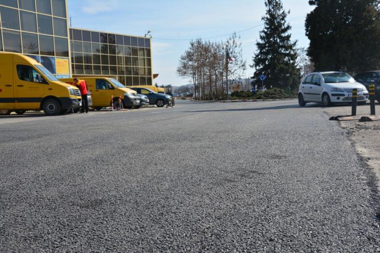 Sub presiunea publică, parcarea de la Aeroportul Cluj a fost asfaltată - FOTO