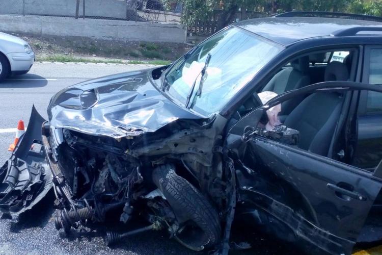 UPDATE Șase persoane au fost rănite / Accident grav pe un drum din Cluj, între un TIR și două autoturisme FOTO