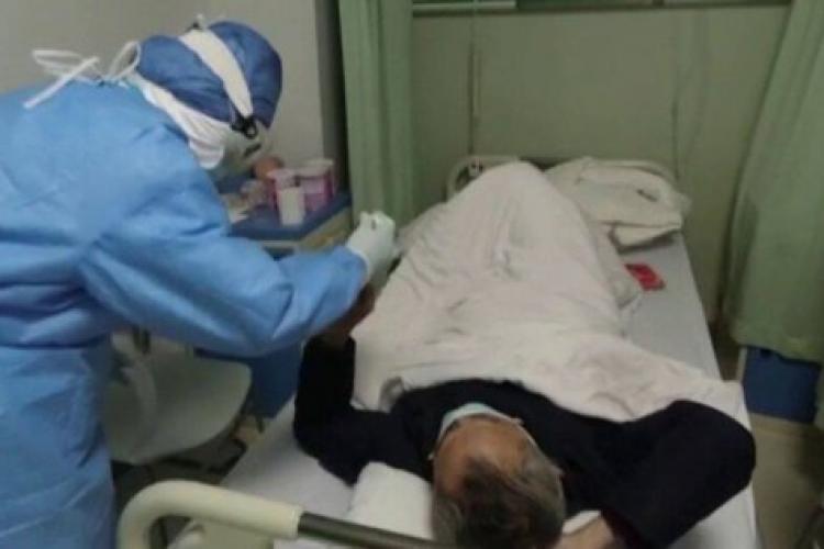 Un român cu coronavirus a scuipat medicii în spital