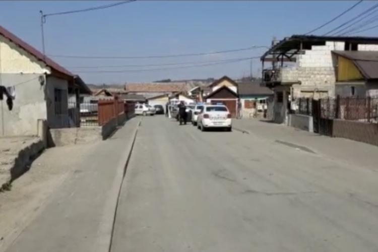 Razie la  Turda, în colonia de romii unde oamenii erau cu boxele pe stradă. Un echipaj rămâne permanent în zonă VIDEO