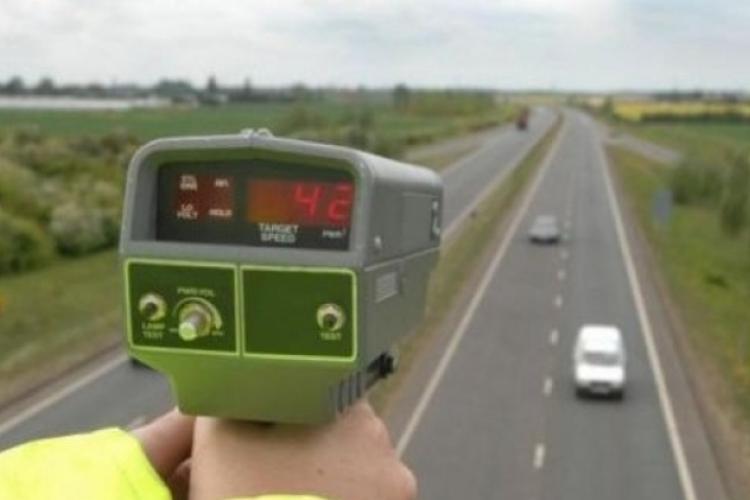 CLUJ: Șofer tuperist, prins de polițiști gonind cu aproape 110 km/h în localitate. Avea și permisul suspendat