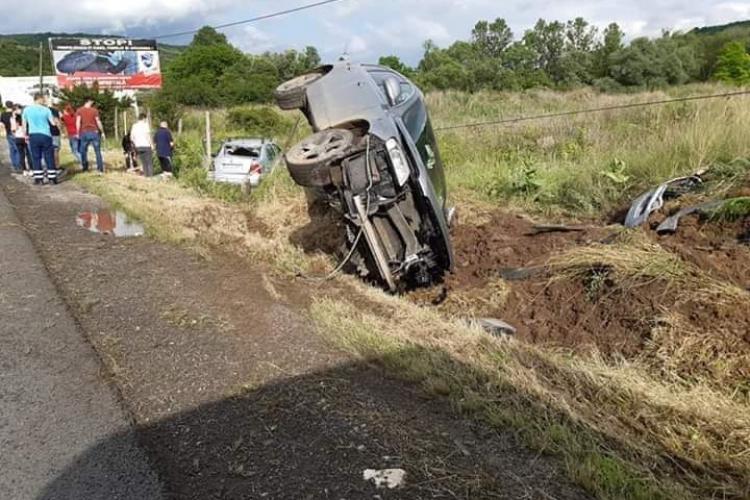 Accident grav la ieșire din Baciu. O tânără a ajuns la spital FOTO