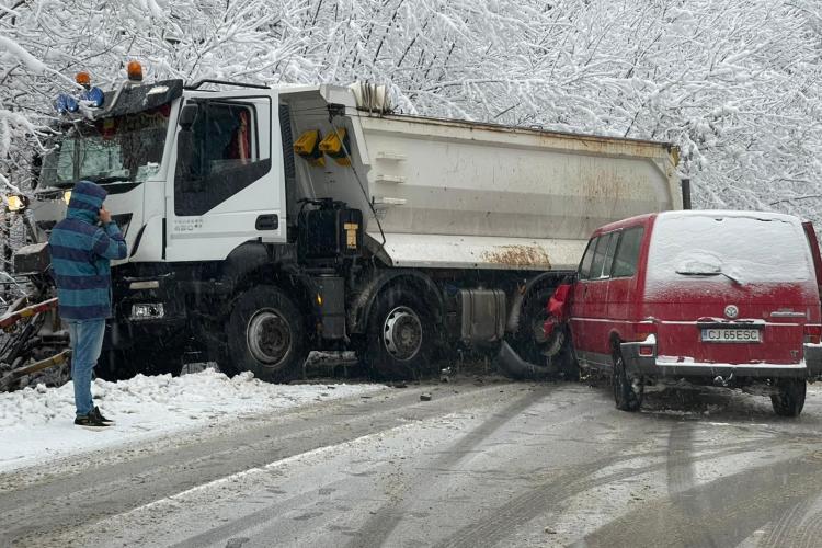 Făgetul este blocat de un accident - ALERTĂ de trafic - FOTO