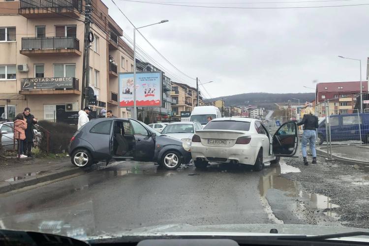 Accident pe strada Eroilor din Florești - FOTO