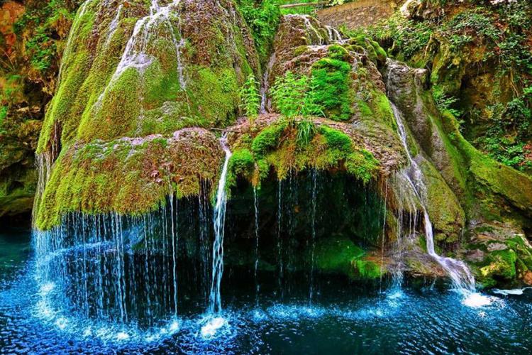 Totul despre Cascada Bigăr, cea mai frumoasă cascadă din România: care este legenda ei și de ce s-a prăbușit
