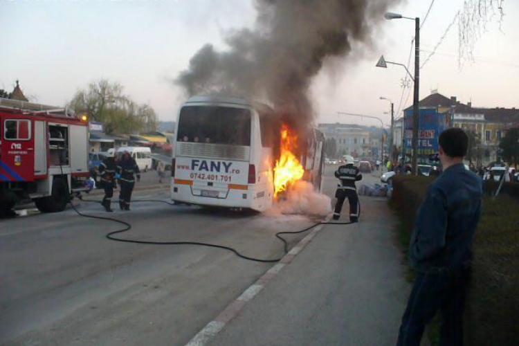 Imagini spectaculoase de la incendiul din Dej, unde un autocar a fost cuprins de flacari! VIDEO si Galerie FOTO