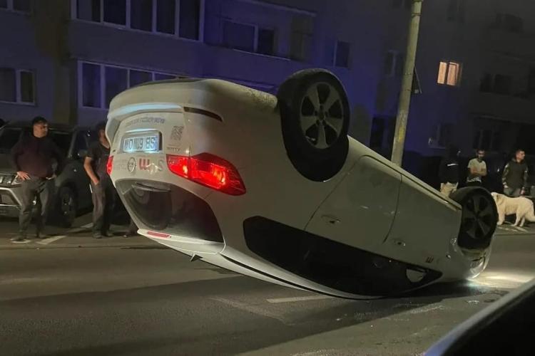 Accident în cartierul clujean Grigorescu. Un Opel s-a răsturnat complet în urma impactului-FOTO