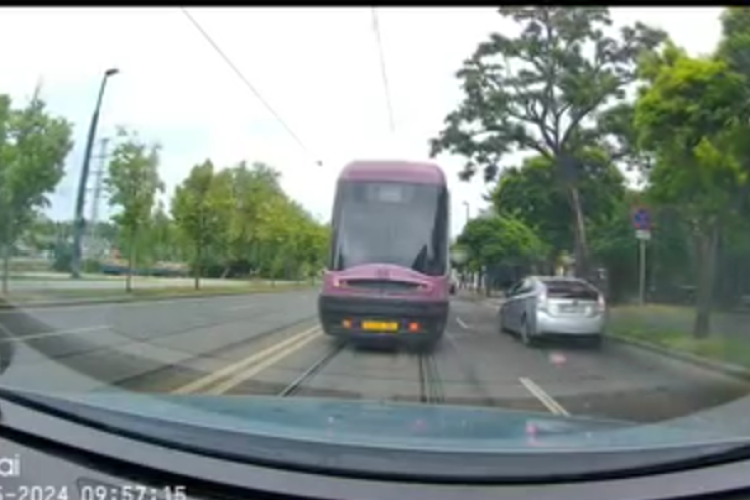 Cluj-Stație de tramvai, prost semnalizată, pericol public pentru călători!/Șoferi inconștienți filmați trecând cu viteză/”Să le ia cineva permisul” VIDEO