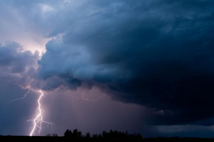Avertizare RO-Alert de vreme extremă în Cluj-Napoca! Se anunță COD PORTOCALIU, vijelii, descărcări electrice și ploi torențiale