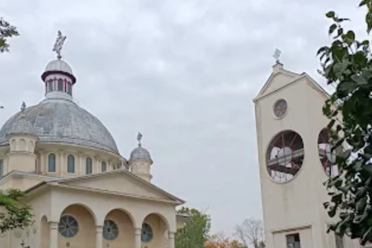Hoțul care a furat tot ce i-a căzut în mână dintr-o biserică din Cluj a fost prins! Tânărul a fugit cu banii donați de enoriași, în toiul nopții