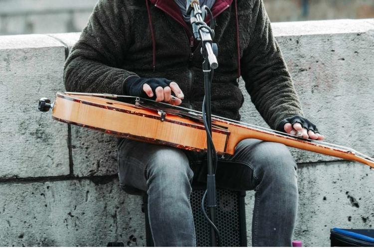 Conflict între clujenii din Mărăști și persoanele care cântă pe străzile cartierului:  ,,Nu există muzicant stradal care cântă 2 note timp de 4 ore zilnic'