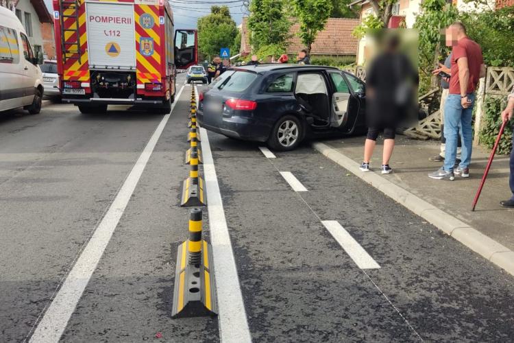 Cluj: Accident în Câmpia Turzii! Un șofer a intrat cu mașina într-un gard/Victimă transportată la spital de echipajul SMURD - FOTO