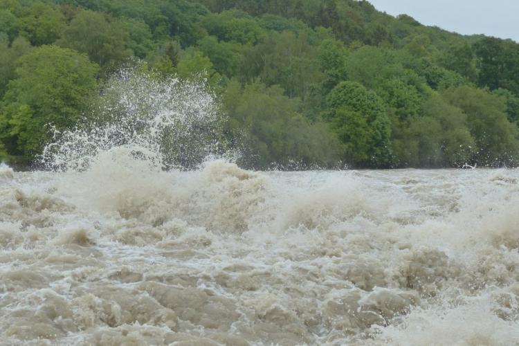 Avertizare hidrologică pe râurile din Cluj: COD GALBEN de inundații! Scurgeri importante pe versanţi, torenţi şi pâraie