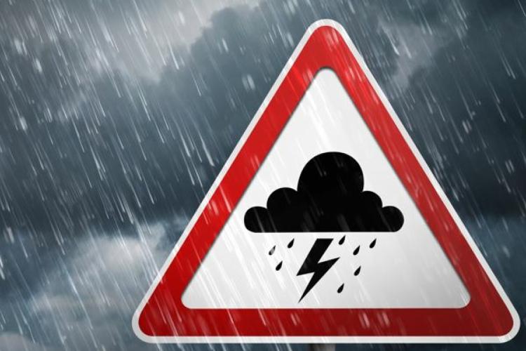 Alertă de averse torențiale în toată zona metropolitană Cluj-Napoca! Evitați deplasările și protejați-vă! Deja sunt 15 l/m2