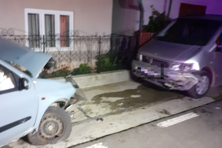 Accident Cluj, Văleni- O tânără de 25 ani cu multiple traumatisme a trebuit să fie extrasă de pompieri din mașină- FOTO