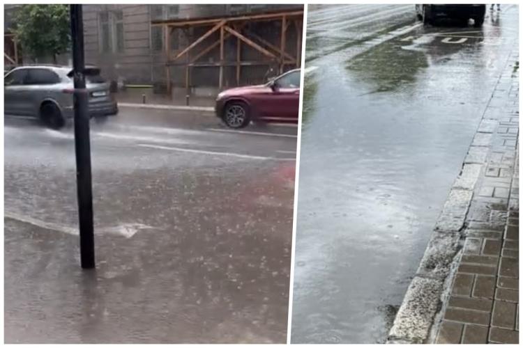 Canalizarea a cedat din nou, după doar o jumătate de oră de ploaie! Centrul Clujului a devenit un „lac” uriaș. Ce e de făcut? - FOTO și VIDEO 