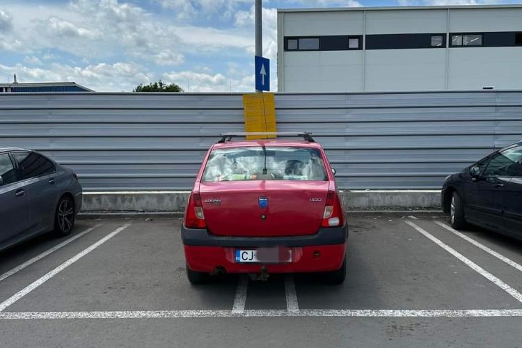 Regele parcărilor: Un clujean a parcat pe două locuri, fără pic de jenă. „Parcare de profesionist, zic eu.” 