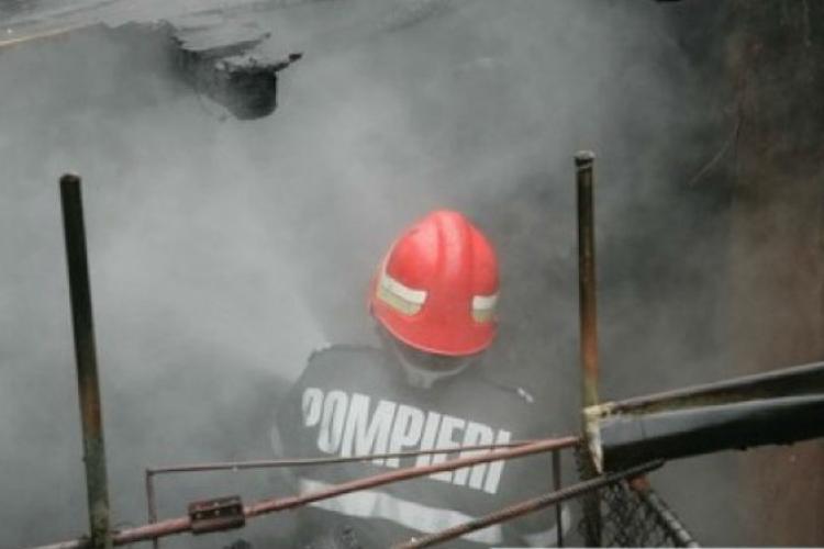 Explozie într-o comună din Cluj! Un bărbat a fost transportat la spital cu arsuri grave. A fost solicitat elicopterul SMURD - VIDEO