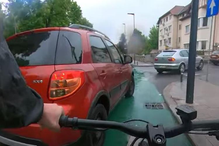 Biciclist în Cluj? Doar dacă nu-ți mai place viața! /Un biciclist a filmat cum era să fie spulberat de mai multe ori VIDEO 