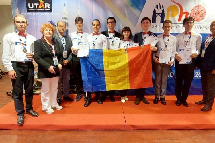Un elev din Cluj-Napoca a adus acasă ARGINTUL de la Olimpiada Asiatică de Fizică!