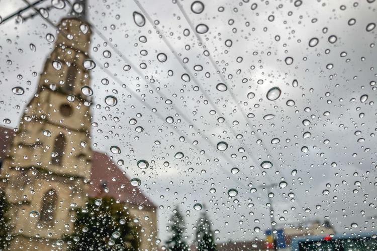 COD GALBEN de ploi torenţiale, vijelii şi grindină, la Cluj. Anunțul ANM de ultimă oră