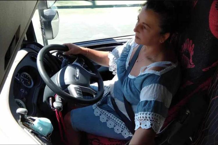O clujeancă stabilită de două decenii în Spania salvează românii ajunși în situații disperate. Adriana e șoferiță de camion: „Sunt momiți pe TikTok”