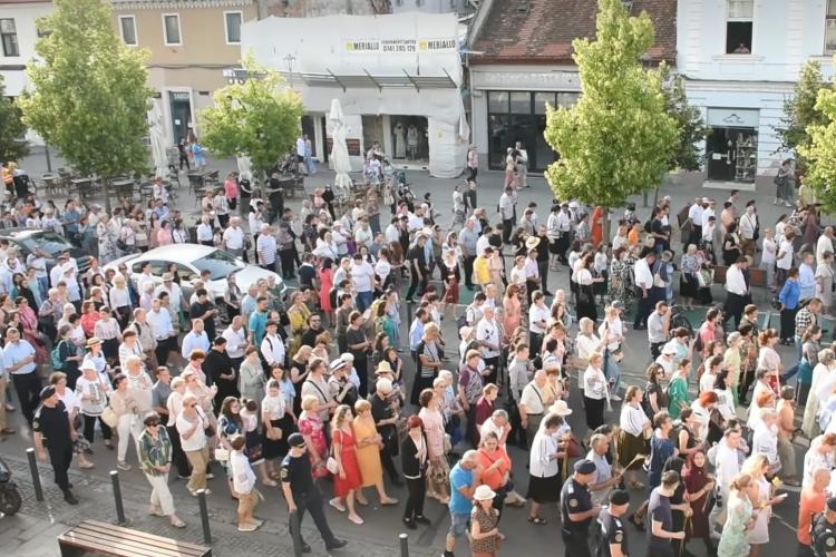 Mii de oameni, prezenți la procesiunea de Rusalii de la Cluj-Napoca! Se continuă o veche tradiție din Ardeal, rugăciune pentru roadele pământului