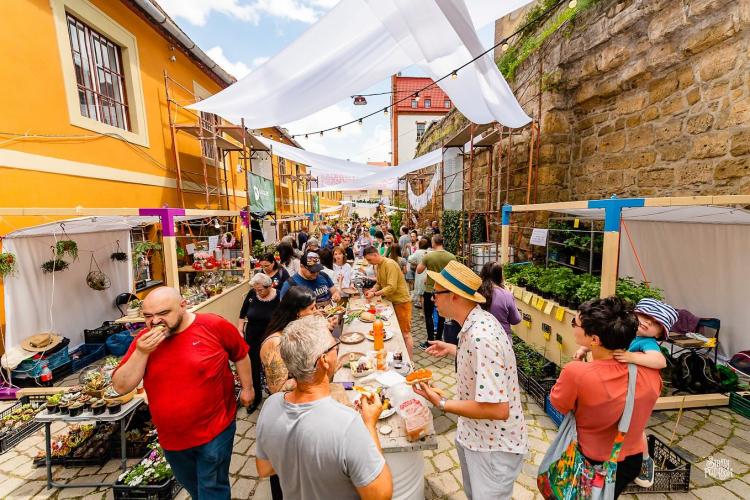 Clujenii, invitați la cea mai faină masă din Cluj! „Masa bunei vecinătăți” va avea loc și în acest an pe strada Potaissa, un picnic urban uriaș