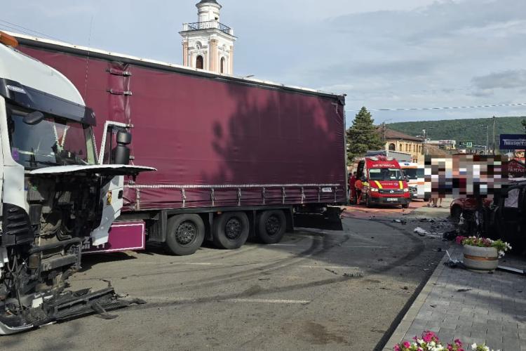 Cum s-a produs accidentul din Gilău, Cluj, în urma căruia patru persoane au fost rănite? Vinovatul, un taximetrist din Oradea- FOTO VIDEO