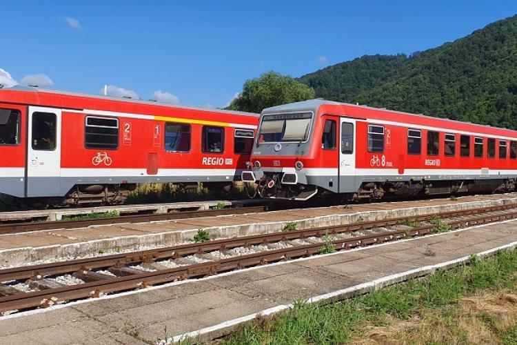 În ce condiții sunt nevoiți oamenii să circule cu trenul pe ruta Bistrița-Cluj: „Când am urcat în tren am simțit efectiv că nu mai pot respira”