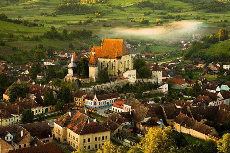 Satul din România care este la fel de frumos ca Sighișoara! Este aproape de Cluj, fiind printre primele așezări germane din Ardeal - FOTO