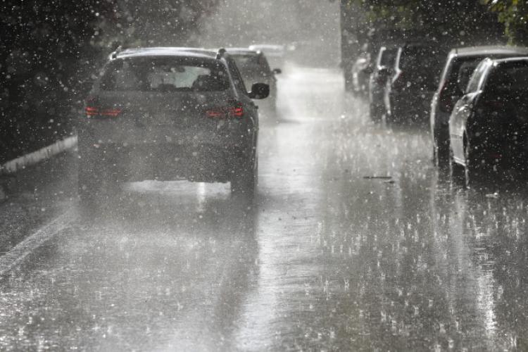 Vremea se schimbă radical: Cod galben de ploi torențiale, vânt și vijelii puternice la Cluj, dar nu de astăzi