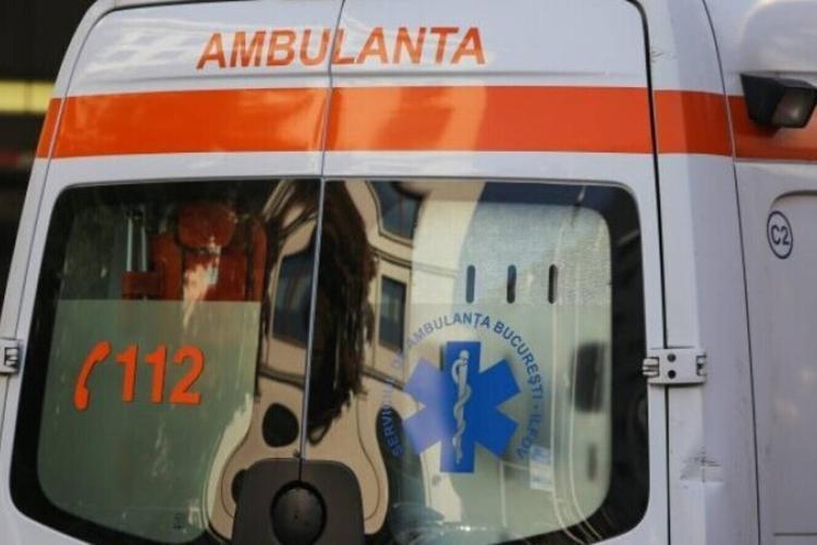 Cluj: Autoturism răsturnat pe DN 1-E60, lângă Feleacu. Un bărbat de 50 de ani a fost transportat la spital 