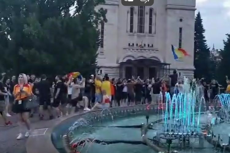 Clujenii se adună în Piața Avram Iancu pentru a sărbători calificarea României în optimi la Euro 2024 FOTO VIDEO