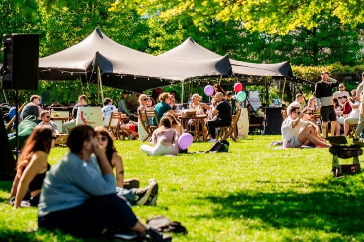 Experiențe culinare memorabile cu delicii internaționale, serile de film și muzică live, revin în Iulius Parc Cluj!