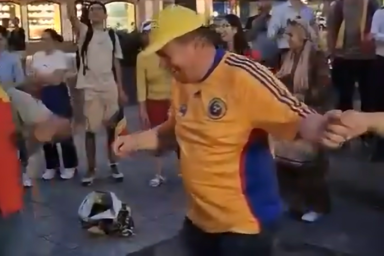 Aurel Tămaș a sărbătorit calificarea echipei naționale în optimile EURO 2024: A încins o horă cu românii pe străzile din Germania- VIDEO
