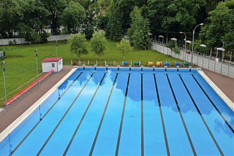 Scandal monstru la Bazinul Olimpic din Cluj-Napoca! Doi clujeni s-au luat la bătaie chiar la marginea piscinei - FOTO 