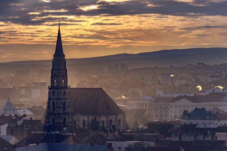 Care e calitatea aerului pe care îl respirăm la Cluj-Napoca? Vezi perioadele și zonele în care poluarea este cea mai mare în oraș