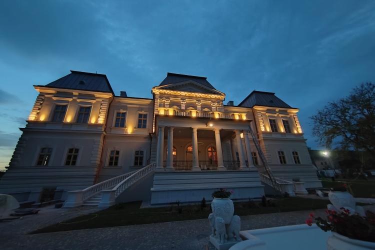 Cei care merg la Electric Castle pot vizita un superb castel, recent renovat: Această veritabilă perlă arhitecturală a Clujului și-a recăpătat strălucirea