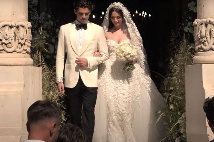 Cât a costat rochia de mireasă a Elenei, soția lui Ianis Hagi. Tânăra a strălucit la propriu cu ținutele pe care le-a purtat la „nunta anului”