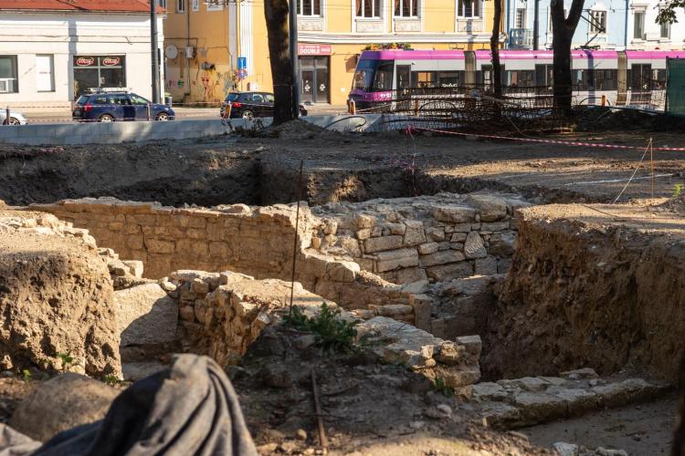 Cluj: În ce stadiu se află lucrările la Parcul Caragiale. Se va conserva doar o parte din zidul roman al vechiului oraș Napoca