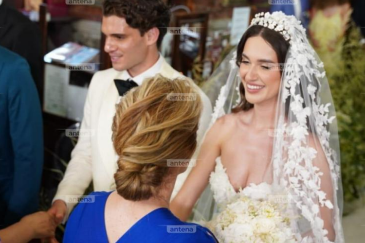 O vedetă a atras toate privirile la nunta lui Ianis Hagi. Rochia spectaculoasă a făcut senzație la nunta anului- FOTO